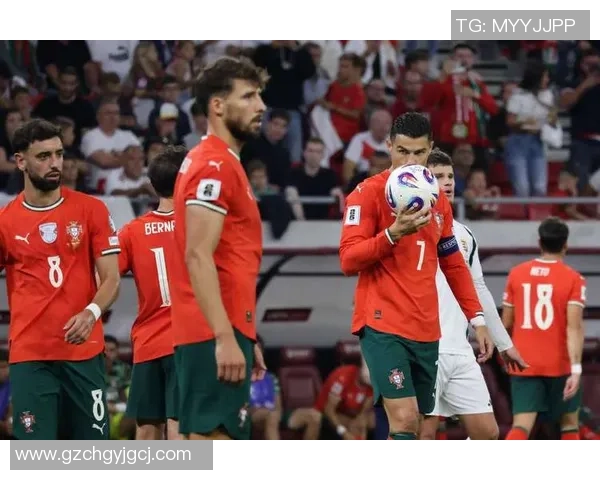 足球明星深情亲吻中国粉丝展现友谊与热爱引发热烈反响