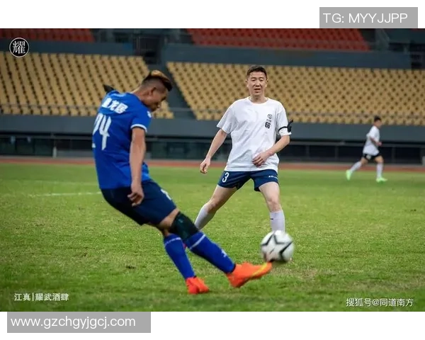 重庆足球队引领最新足球节奏TOP10榜单精彩纷呈的赛季回顾与分析